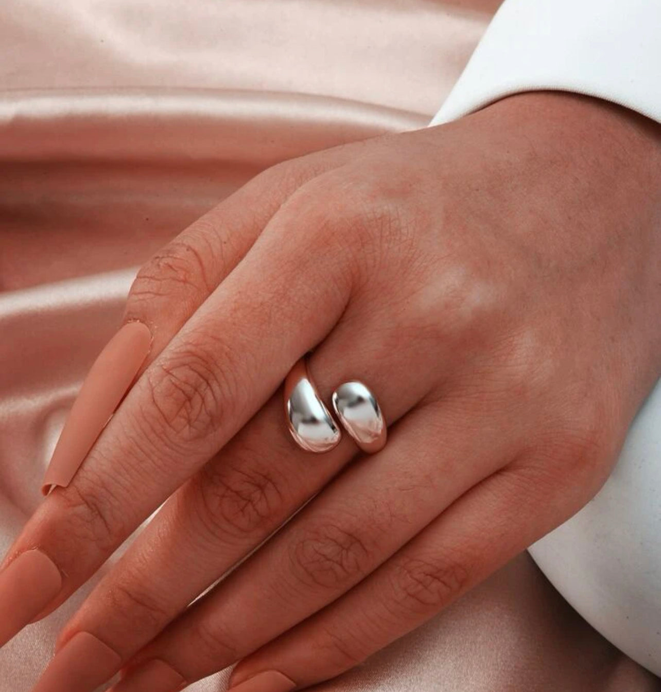 Meona Ring