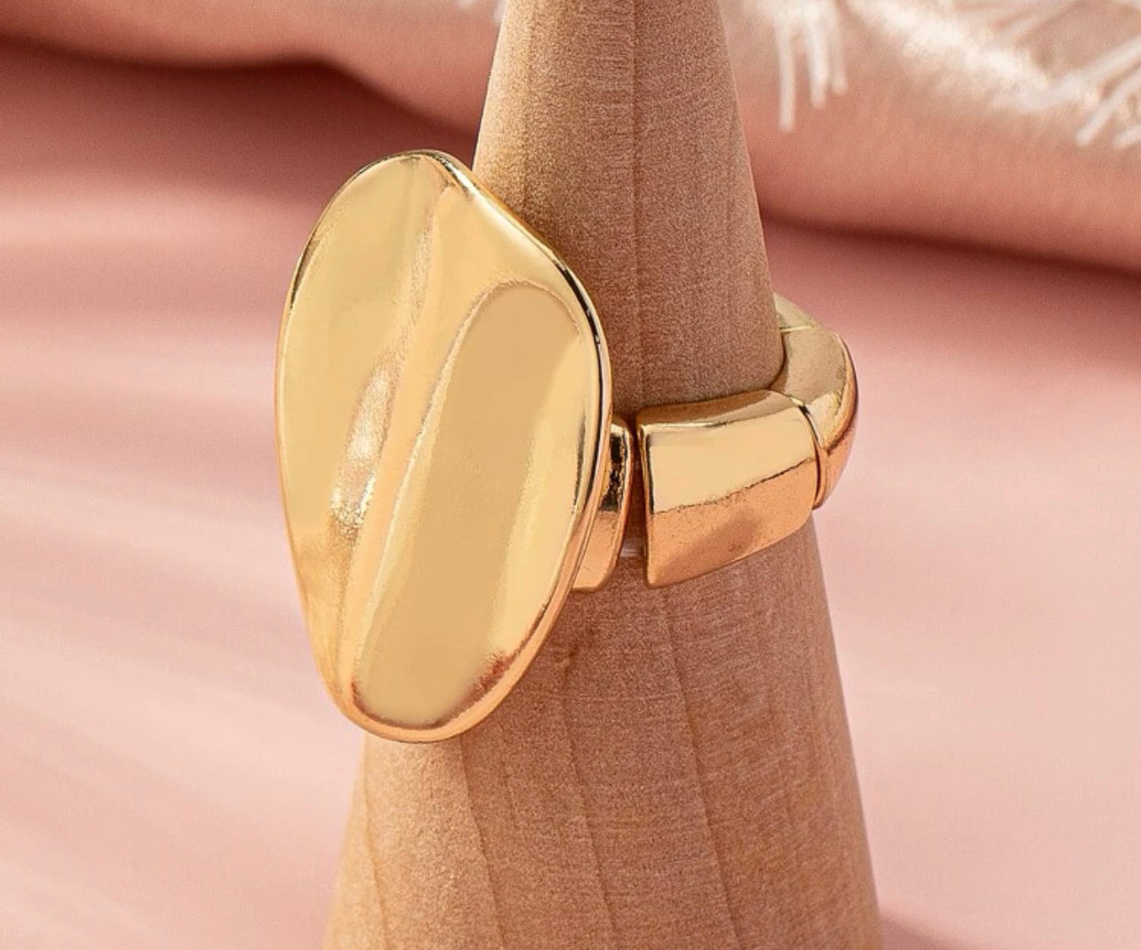 The Wave Gold Ring